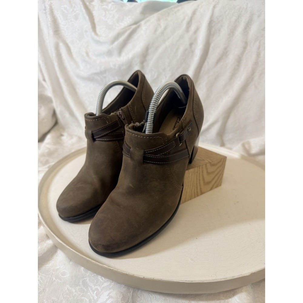 Wms Clark's Leather Ankle Boot Comfort Shoes Sz 8 Booties Chunky Heel Zip Brown